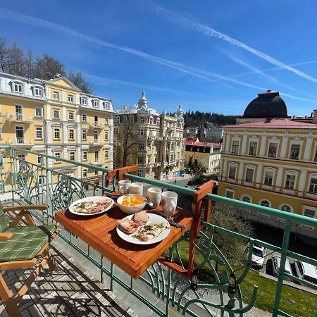 마리안스케 라즈네 Balconies Above Colonnade 아파트 외부 사진